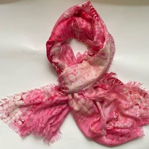 Long pink neck scarf
